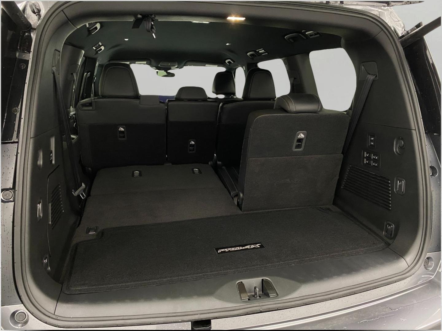 Certified 2025 Nissan Armada PRO-4X AWD/4WD image 5