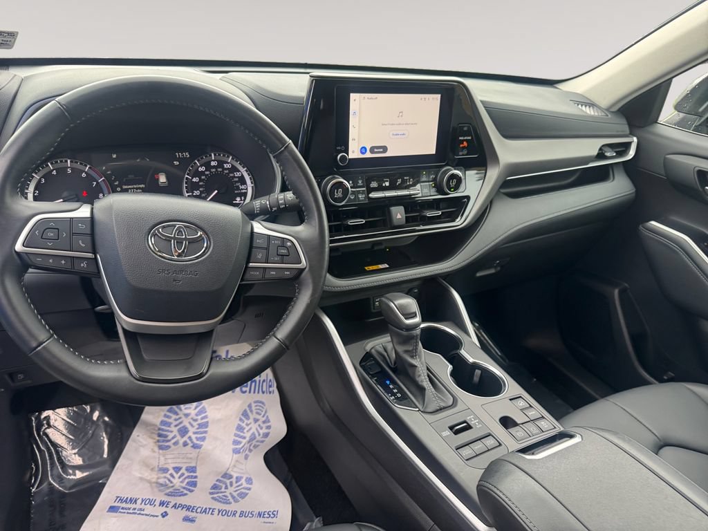 Used 2025 Toyota Highlander XLE AWD/4WD image 10
