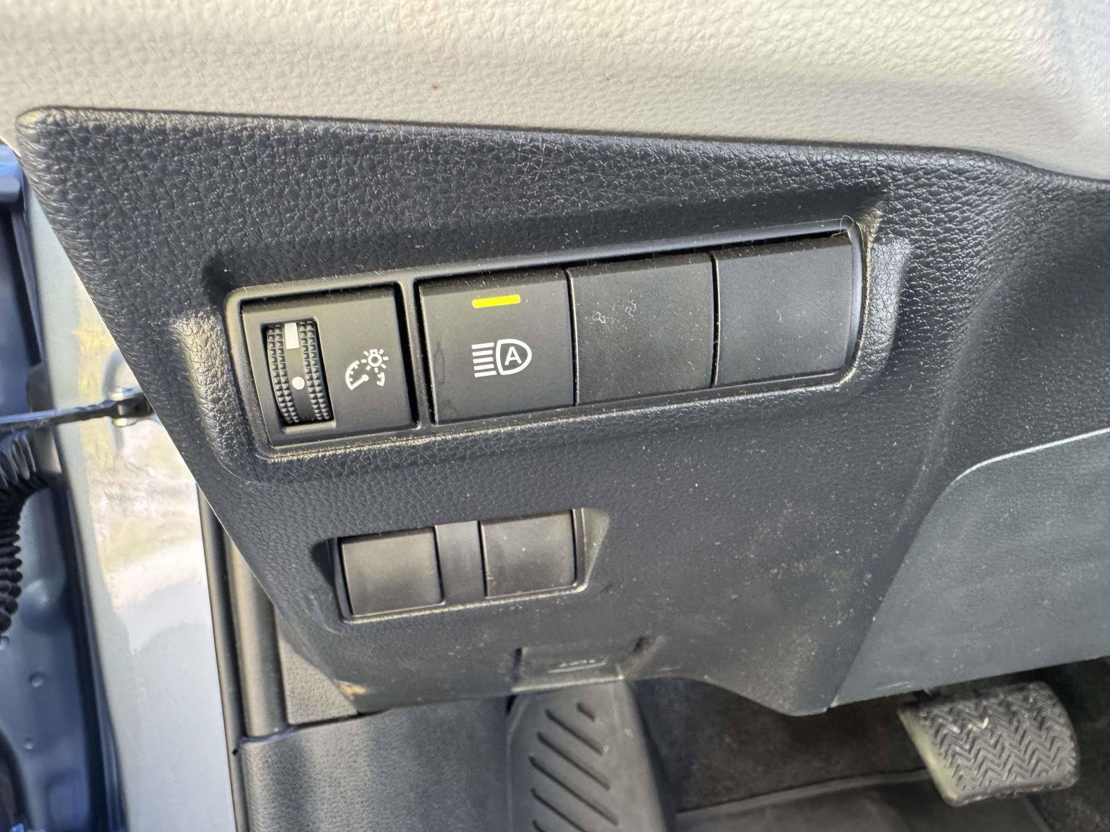 Used 2024 Toyota Corolla Cross L AWD/4WD image 19