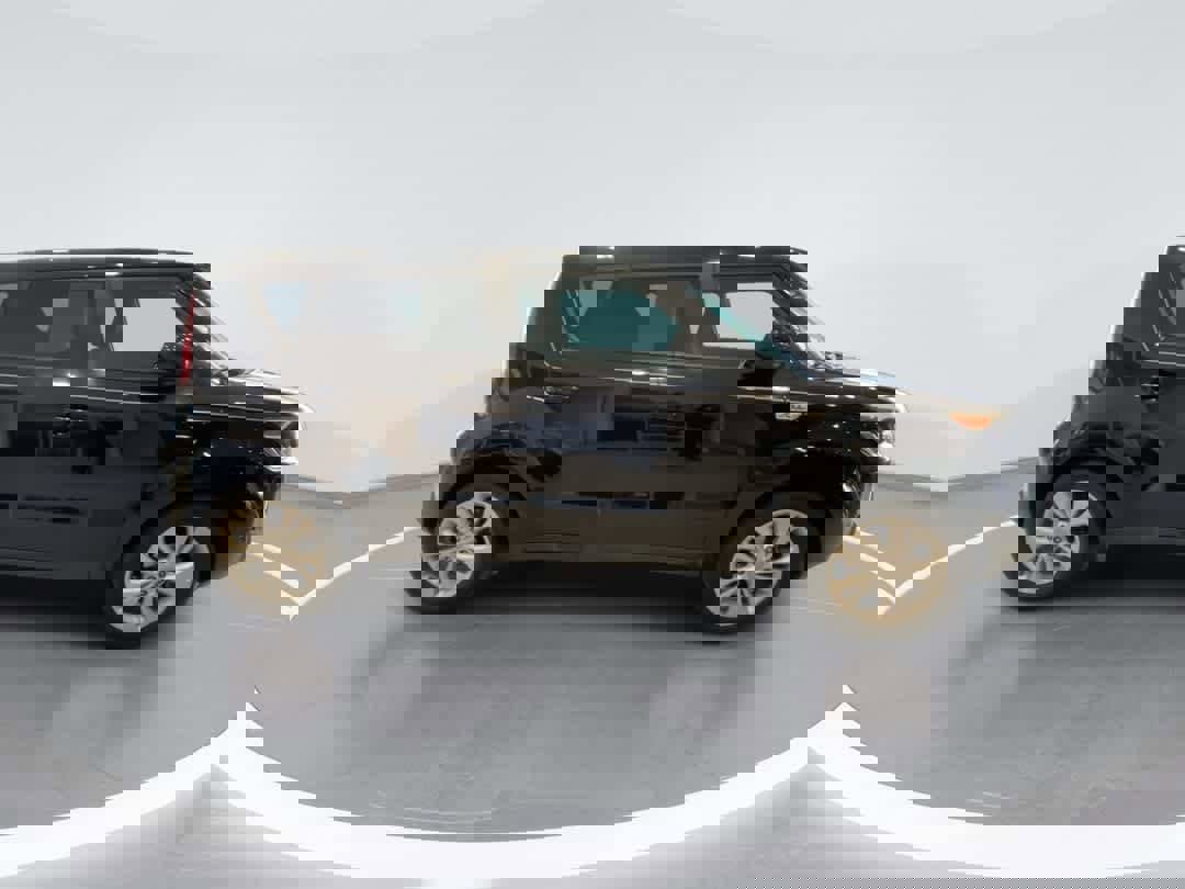 Used 2016 Kia Soul + image 9