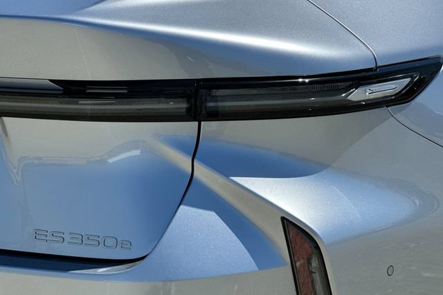 New 2026 Lexus ES 350e FWD image 7