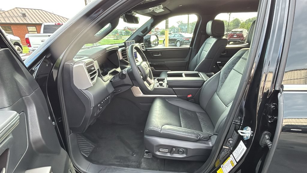 Used 2025 Toyota Tundra Limited AWD/4WD image 23