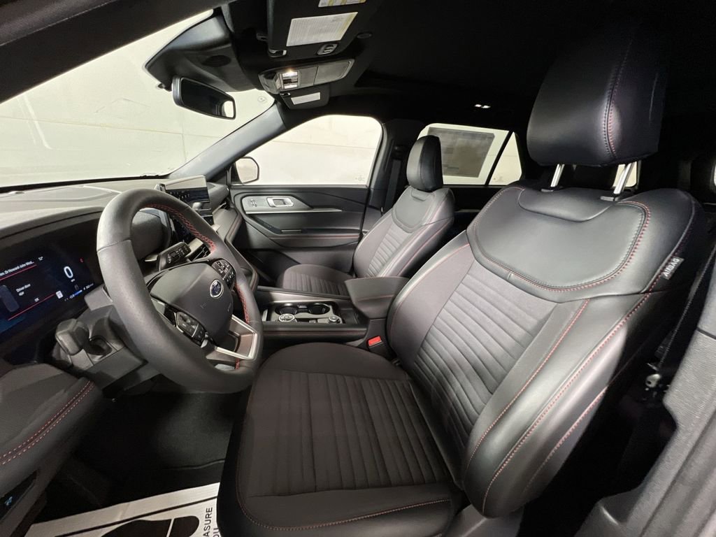 Used 2025 Ford Explorer ST-Line w/ Premium Package image 13