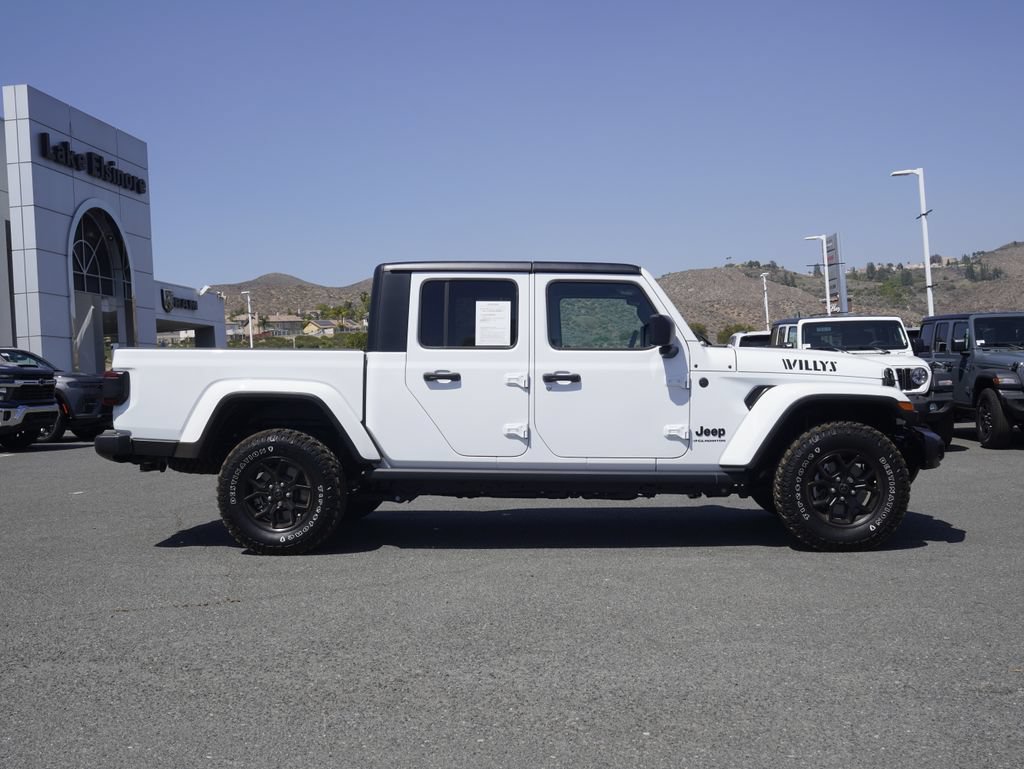 Certified 2025 Jeep Gladiator Sport AWD/4WD image 3