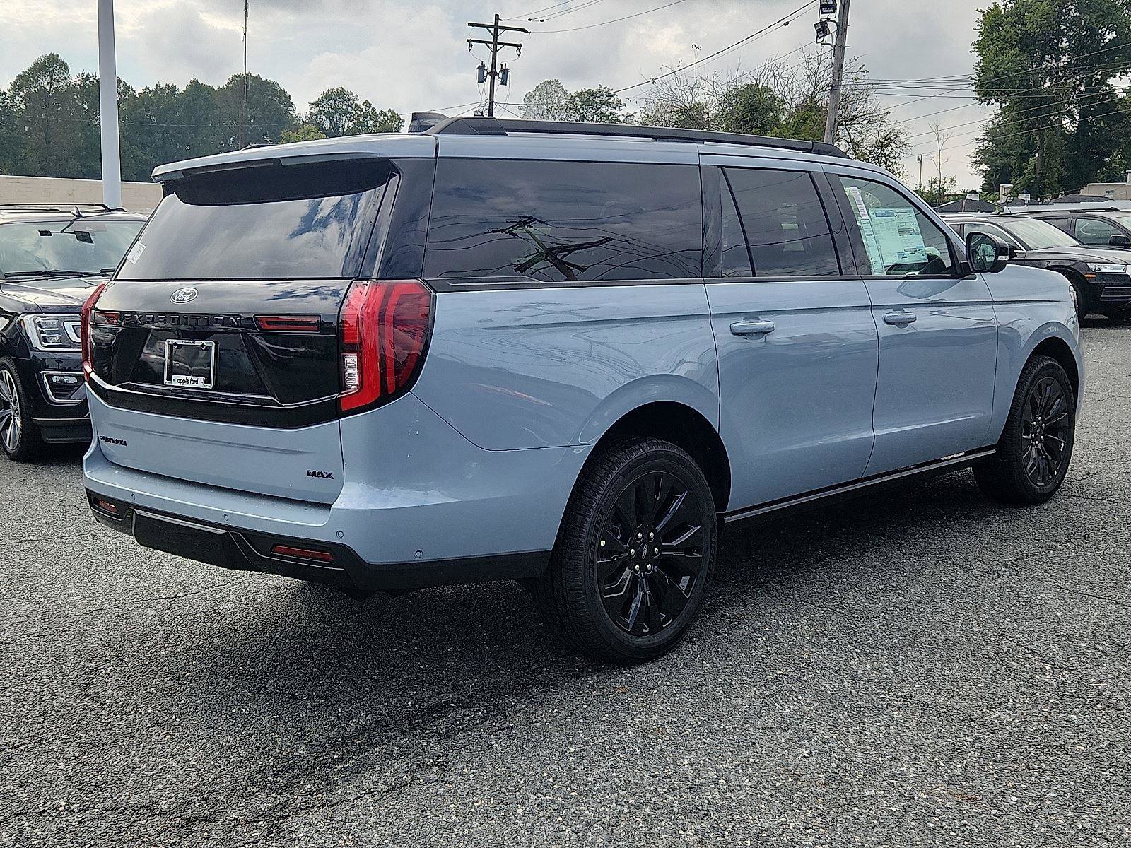 New 2025 Ford Expedition Max Platinum image 3