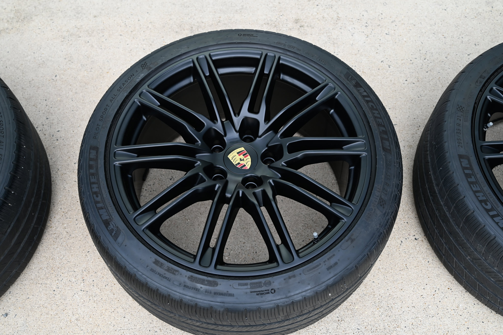 Used 2016 Porsche Cayenne Turbo S AWD/4WD image 68