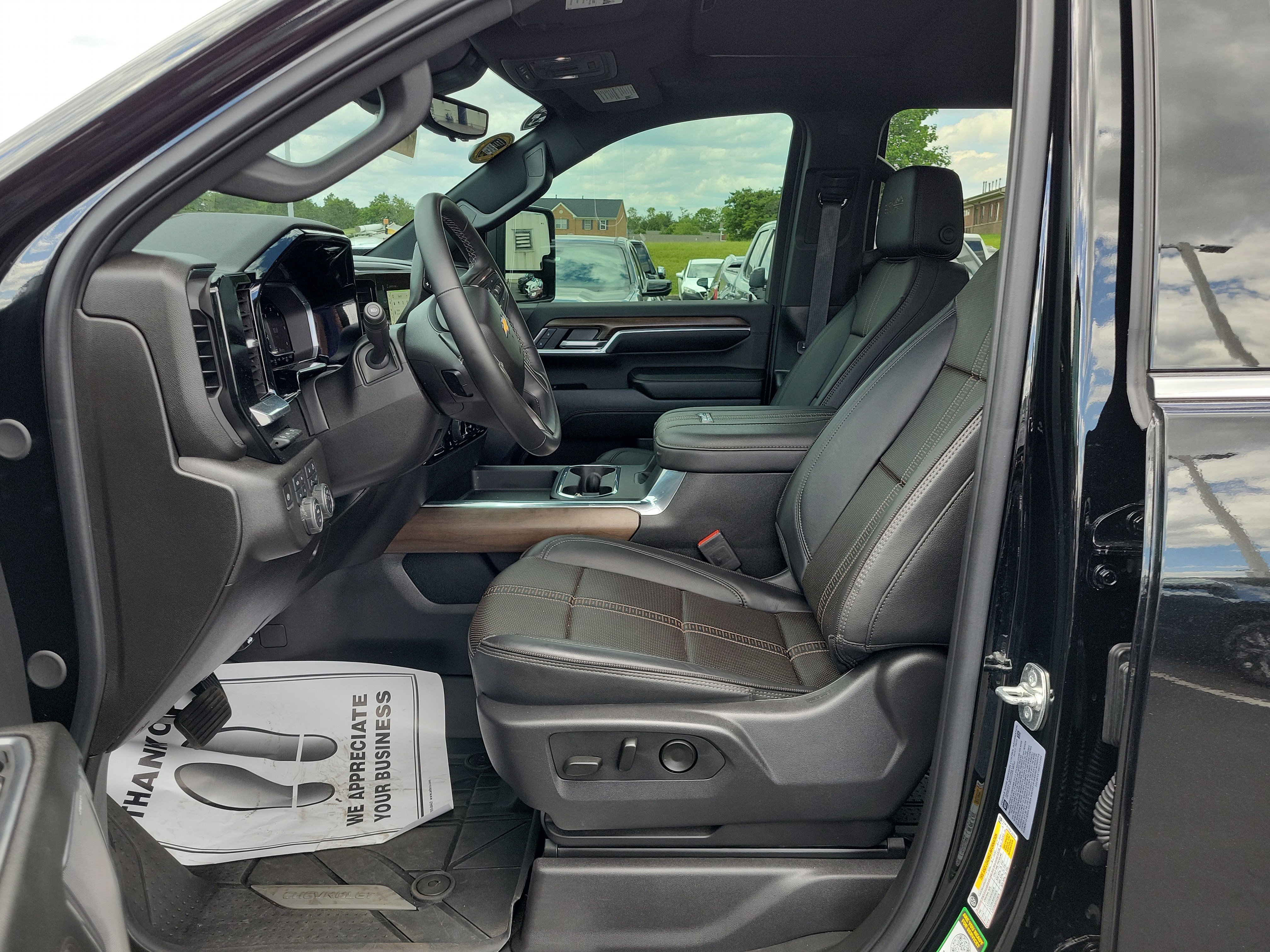 Used 2025 Chevrolet Silverado 3500 High Country w/ High Country Premium Package AWD/4WD image 16