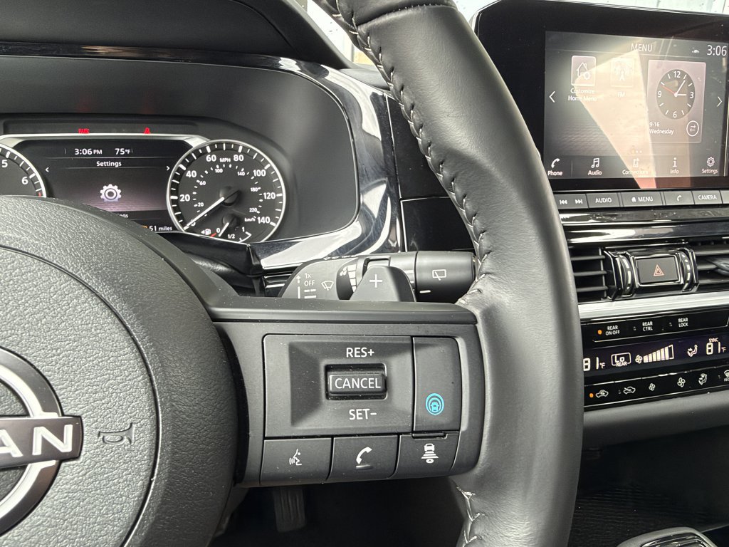 Used 2025 Nissan Pathfinder SV FWD image 27