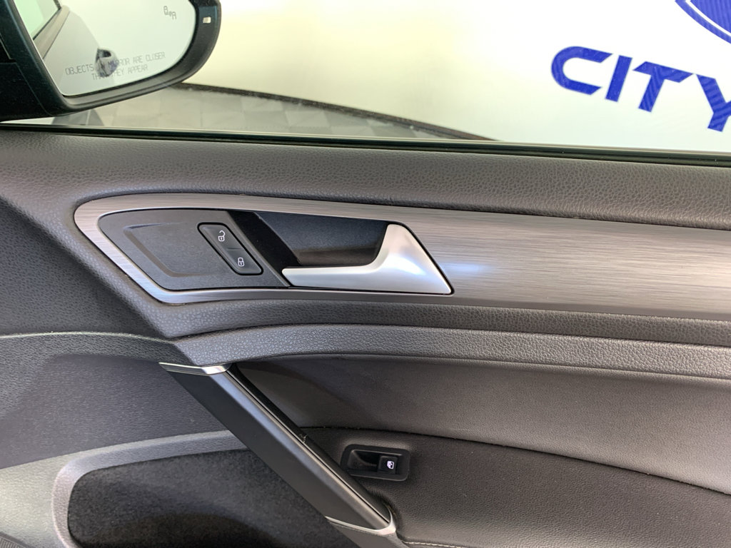 Used 2021 Volkswagen Golf 4-Door FWD image 40