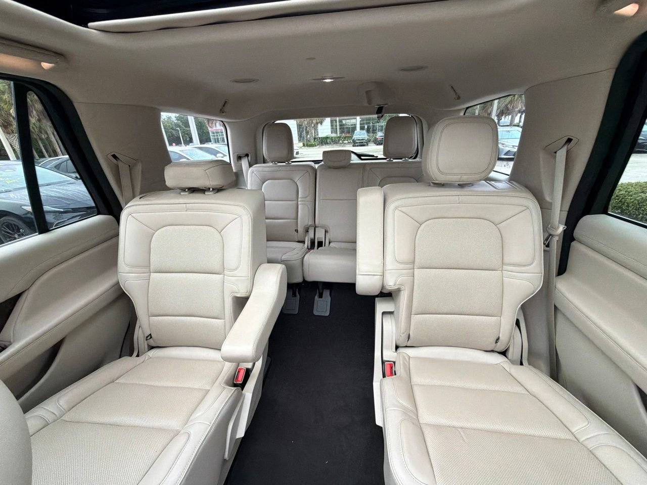 Used 2019 Lincoln Navigator Select w/ Technology Package RWD image 8