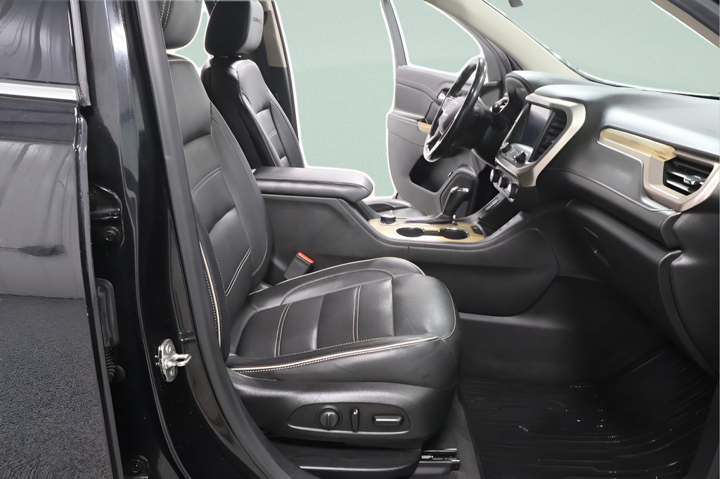 Used 2019 GMC Acadia Denali w/ Technology Package AWD/4WD image 34