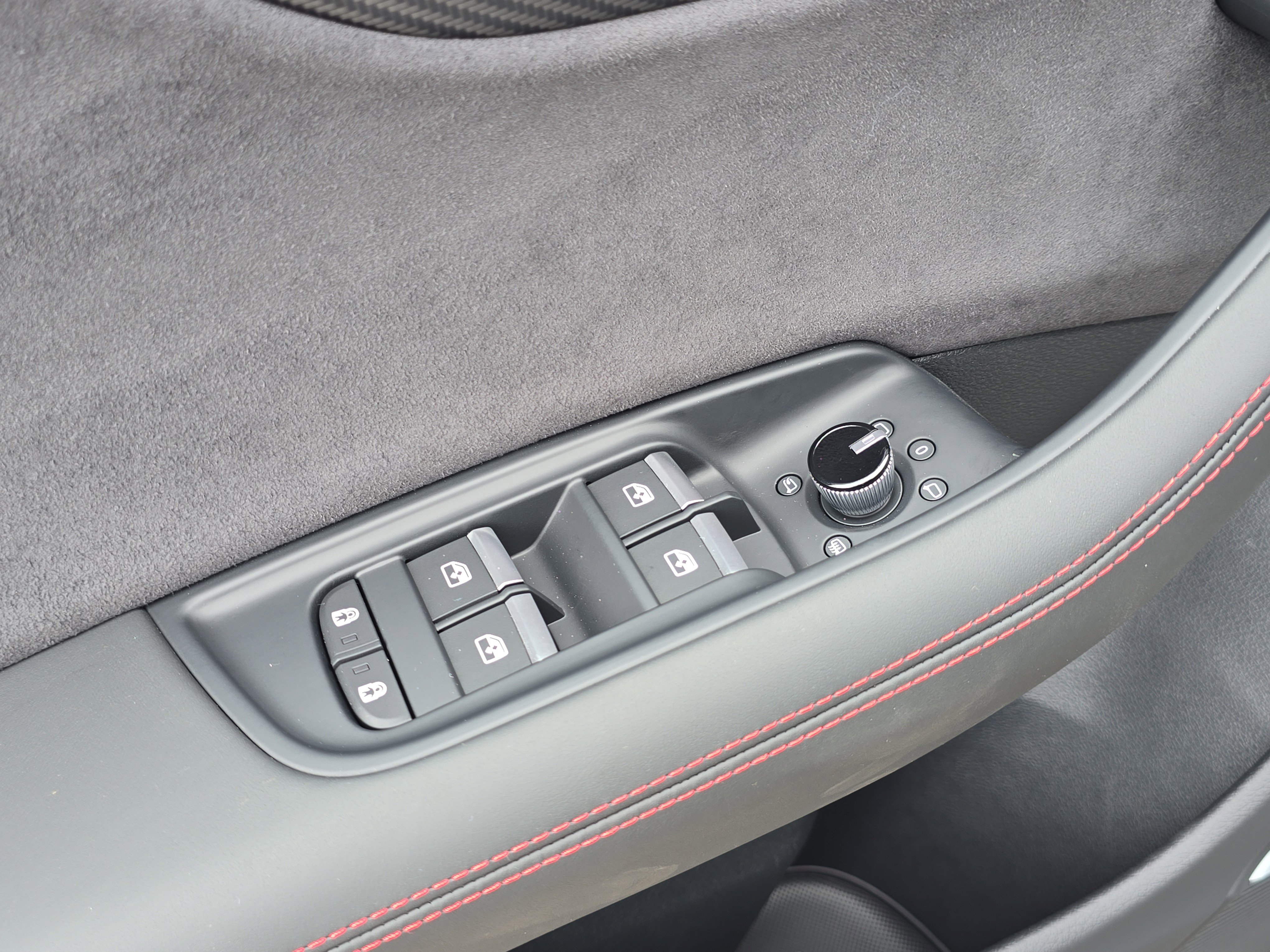 New 2025 Audi RS Q8 performance image 18