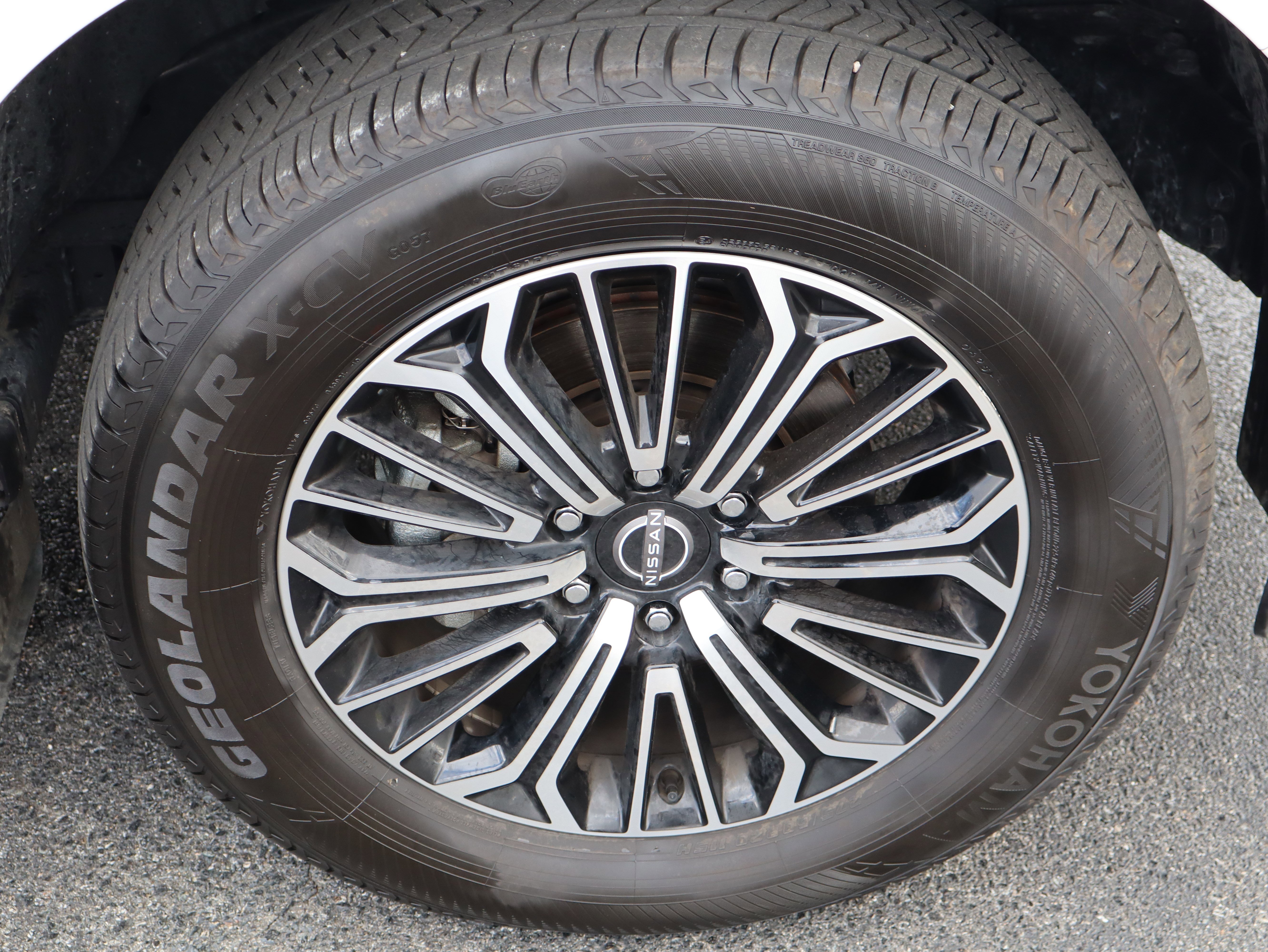 Used 2025 Nissan Armada SL w/ Captain's Chari Seat Package image 10