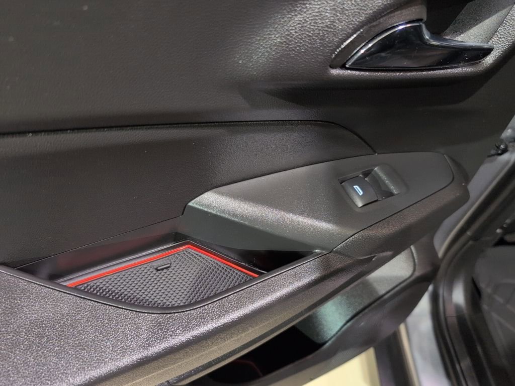 Used 2025 Chevrolet Trax RS w/ Driver Confidence Package image 28