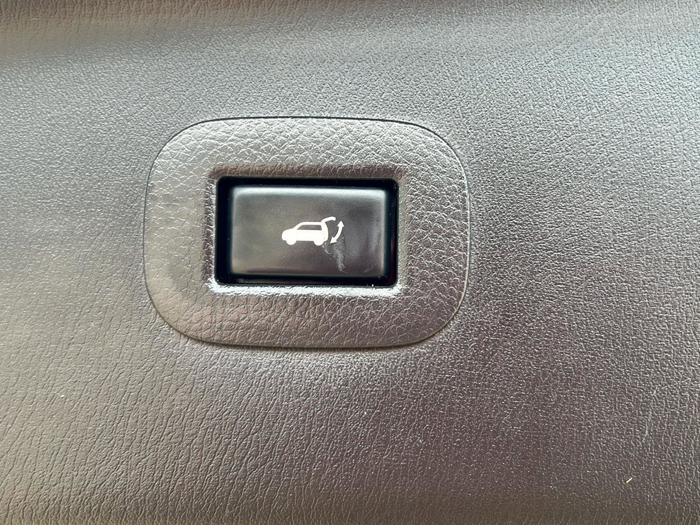 Used 2019 Nissan Armada Platinum w/ Interior Lighting Package image 14