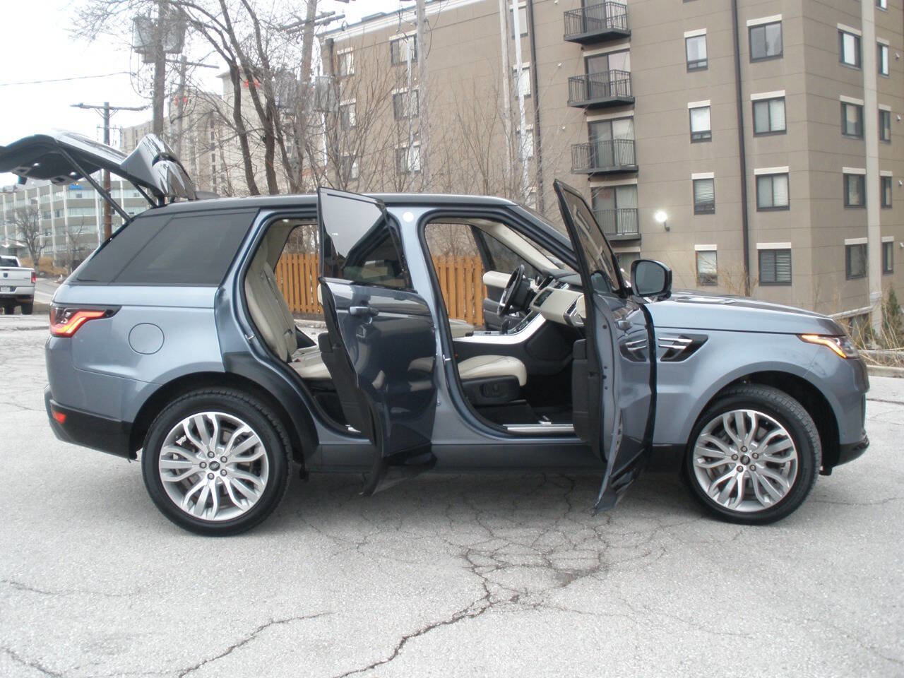 Used 2020 Land Rover Range Rover Sport HSE AWD/4WD image 23
