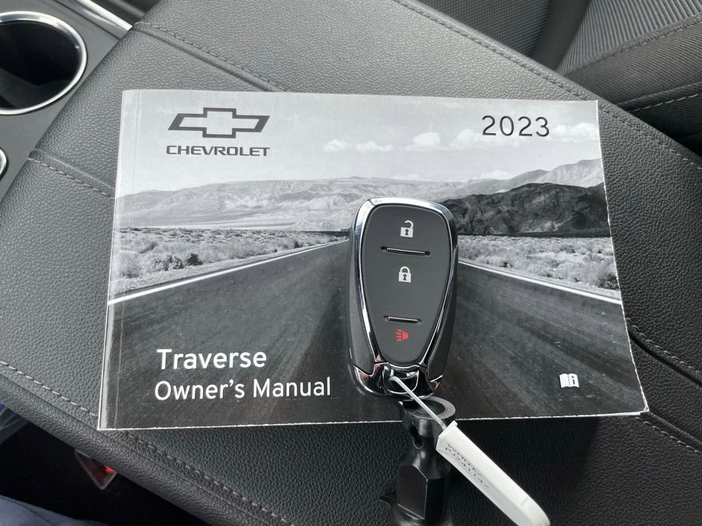 Used 2023 Chevrolet Traverse LT image 42