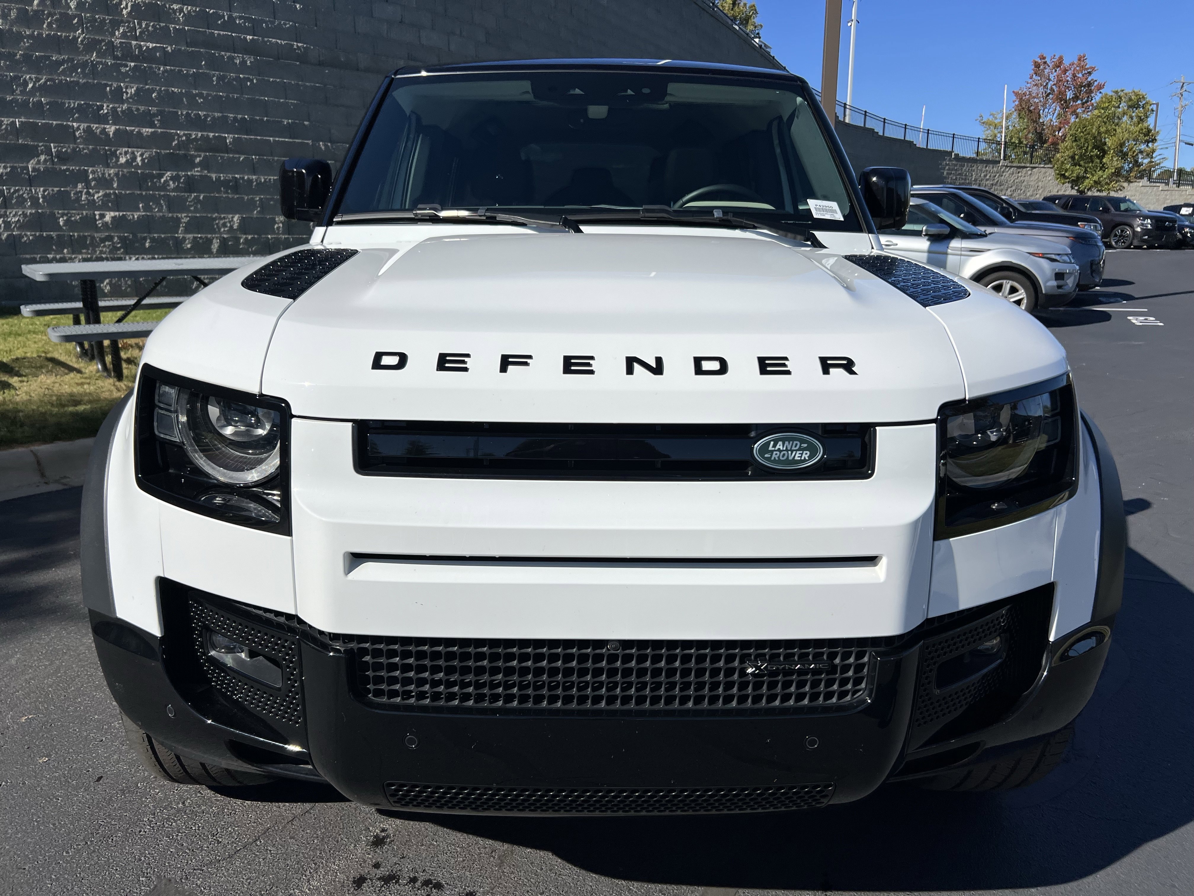 Used 2023 Land Rover Defender 110 X-Dynamic SE image 10