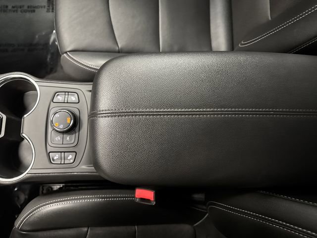 Used 2024 GMC Terrain SLT image 20