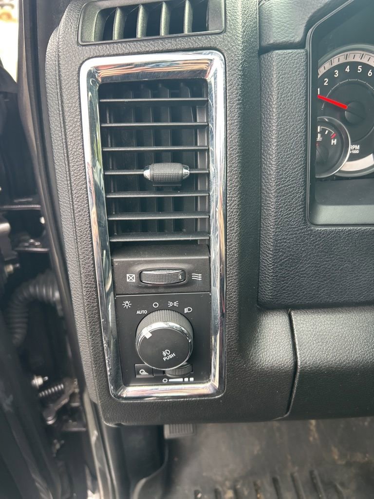Used 2014 RAM 1500 Laramie w/ Convenience Group image 8