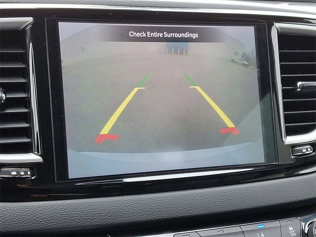 Used 2023 Chrysler Pacifica Touring-L image 4