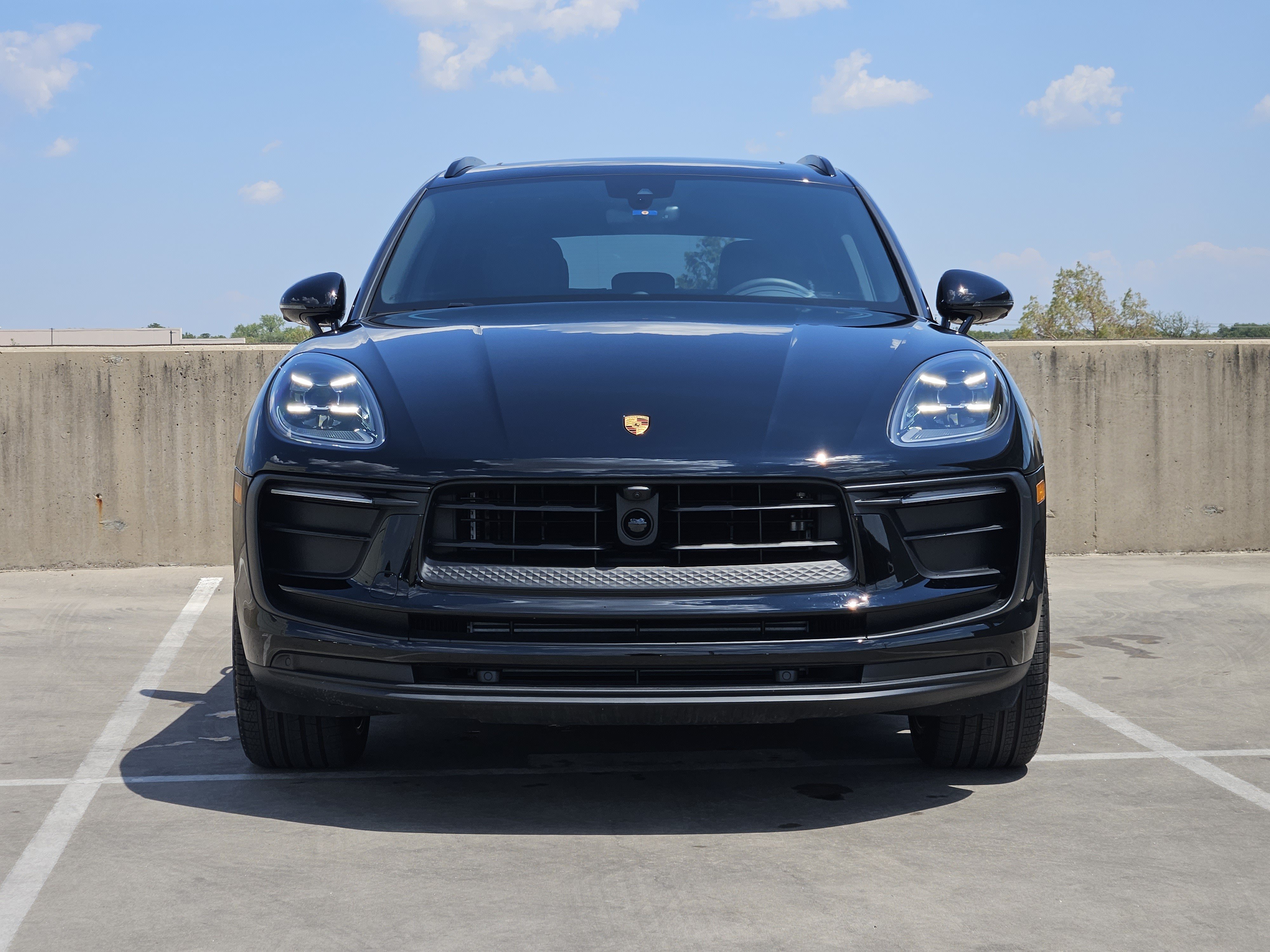 Certified 2025 Porsche Macan AWD/4WD image 11