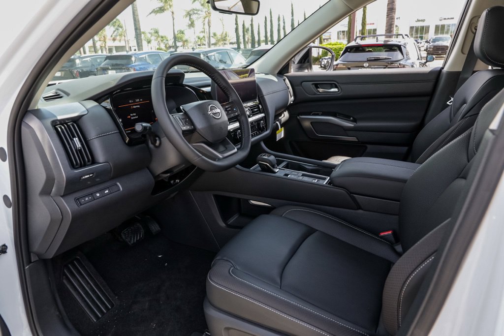 New 2026 Nissan Pathfinder SL FWD image 15