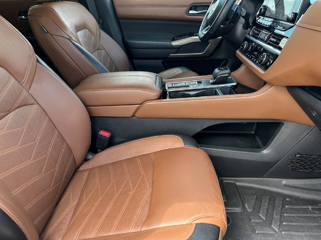 Used 2022 Nissan Pathfinder Platinum w/ Cargo Package FWD image 26