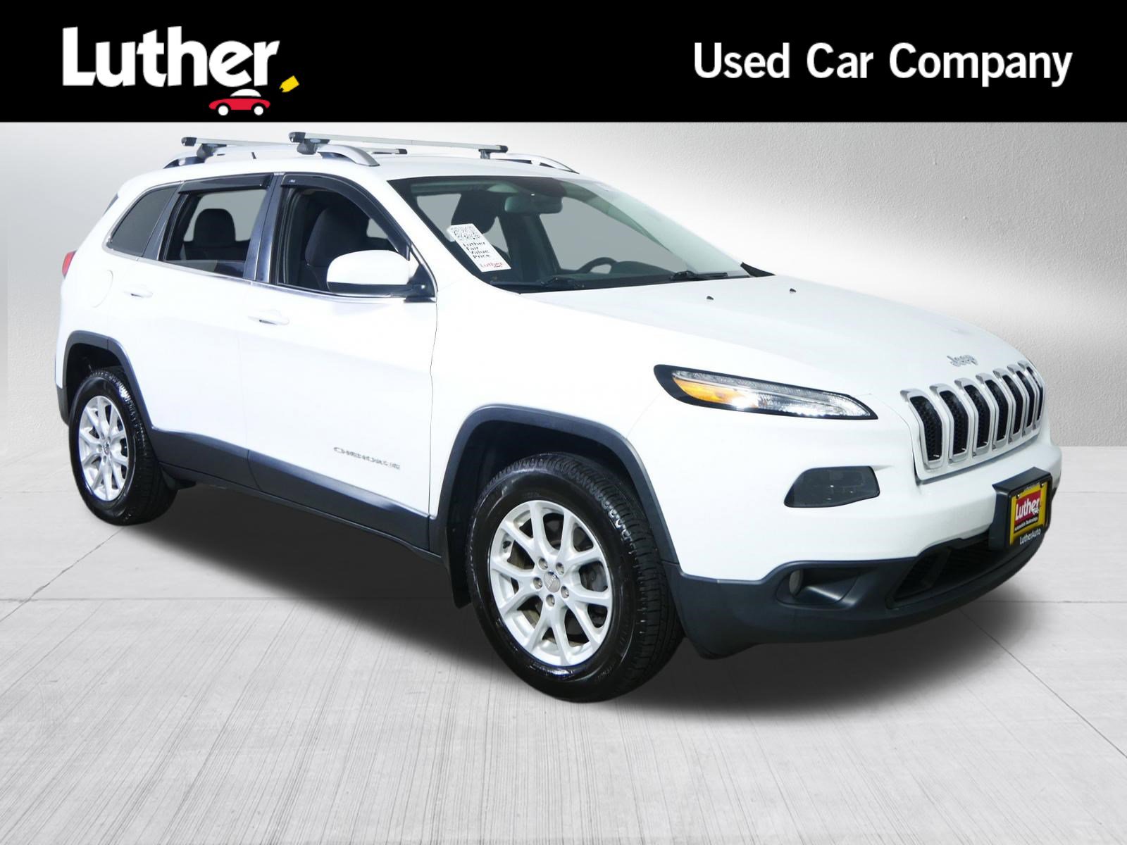 Used 2017 Jeep Cherokee Latitude w/ Cold Weather Group AWD/4WD image 1