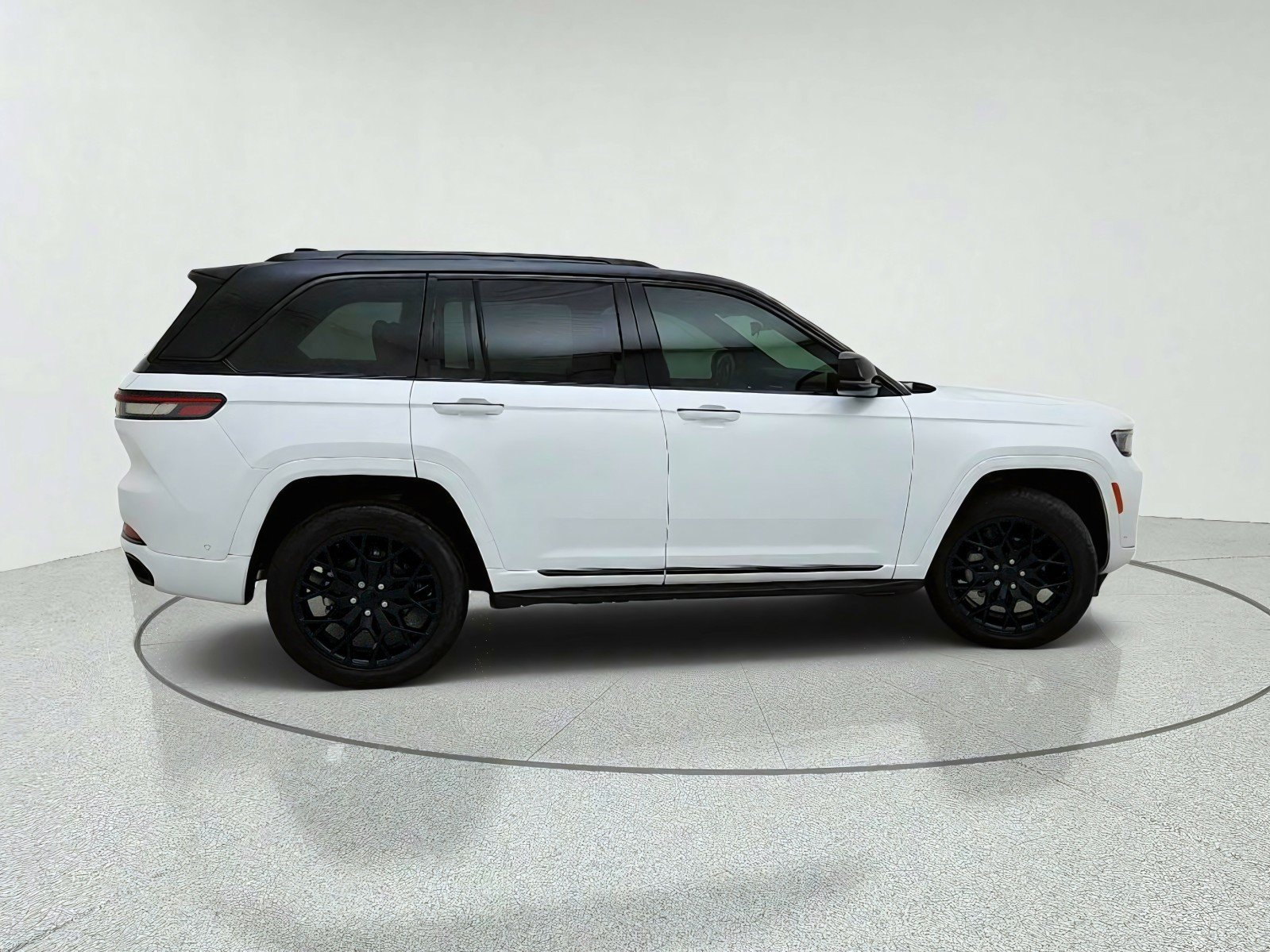 Used 2024 Jeep Grand Cherokee Summit AWD/4WD image 7