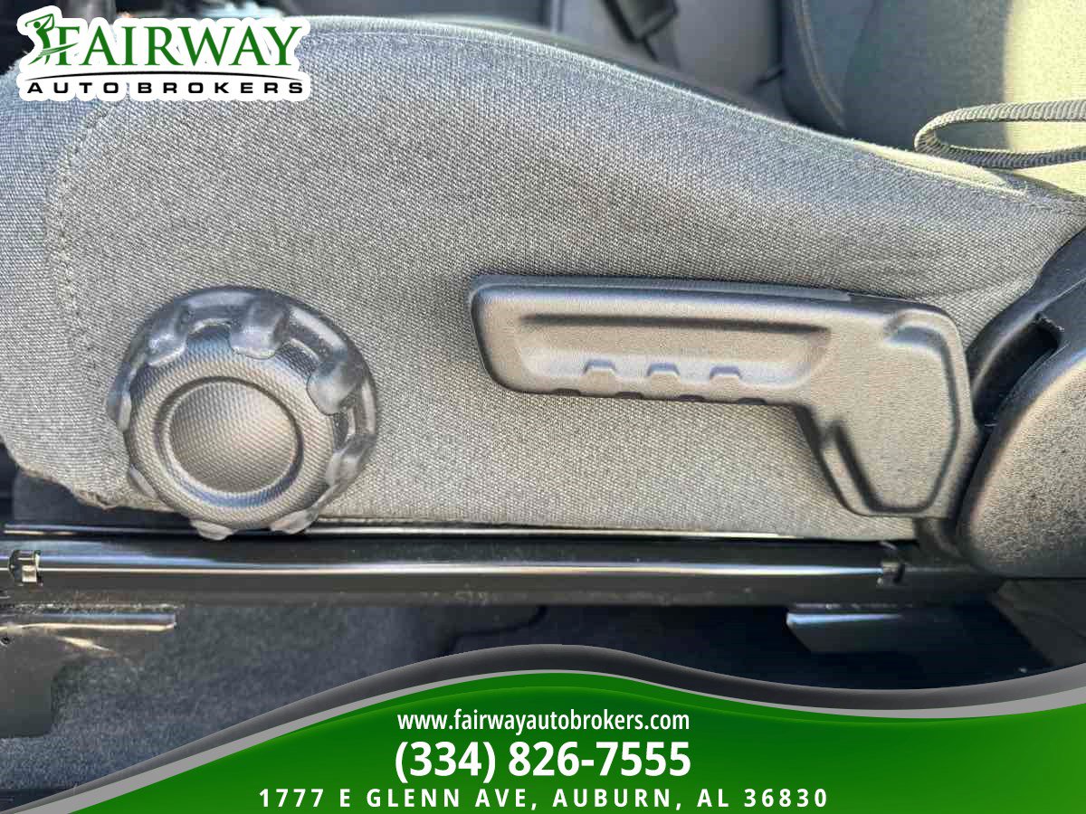 Used 2025 Jeep Wrangler Willys AWD/4WD image 16