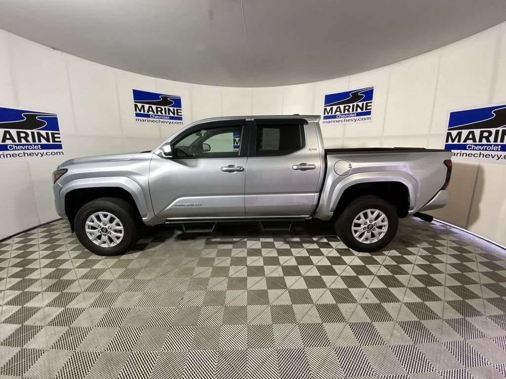 Used 2024 Toyota Tacoma SR5 AWD/4WD image 10