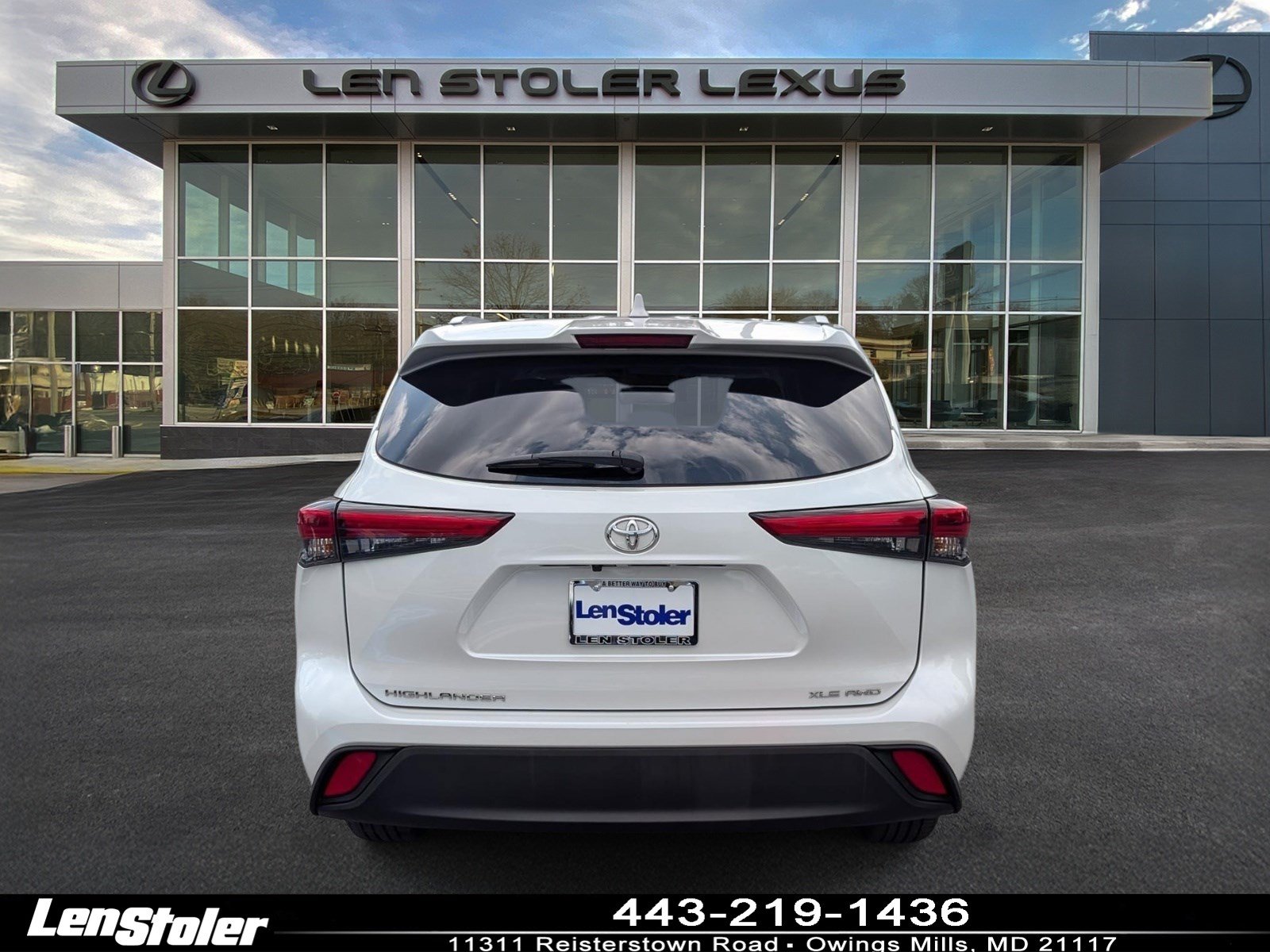 Used 2023 Toyota Highlander XLE AWD/4WD image 4