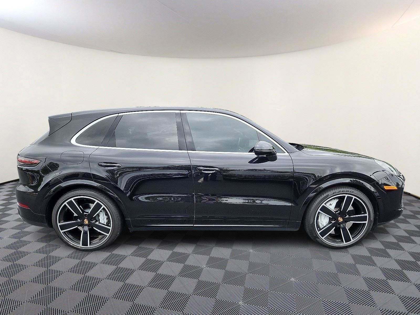 Used 2020 Porsche Cayenne Turbo image 6