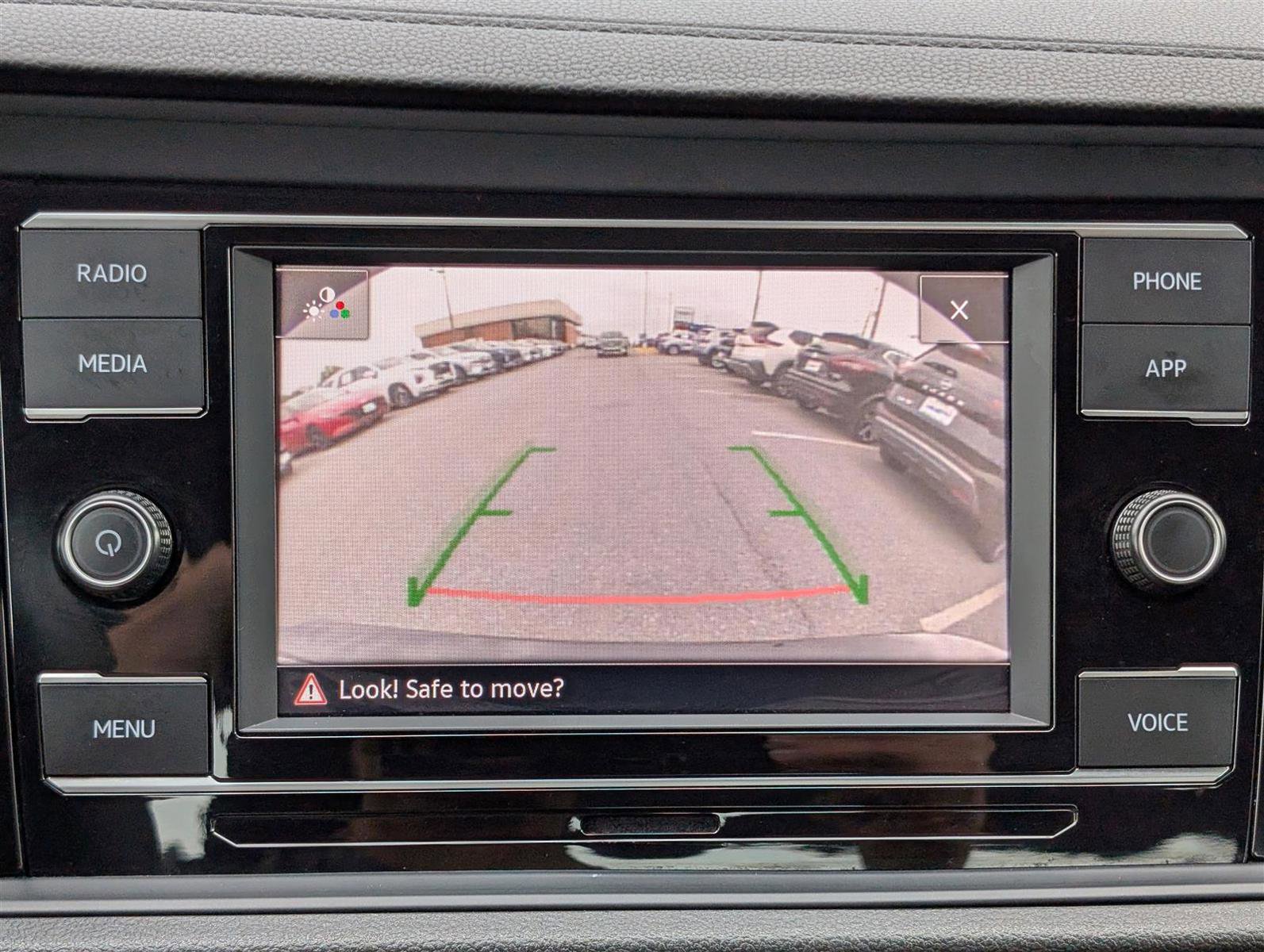 Used 2024 Volkswagen Jetta SE image 27