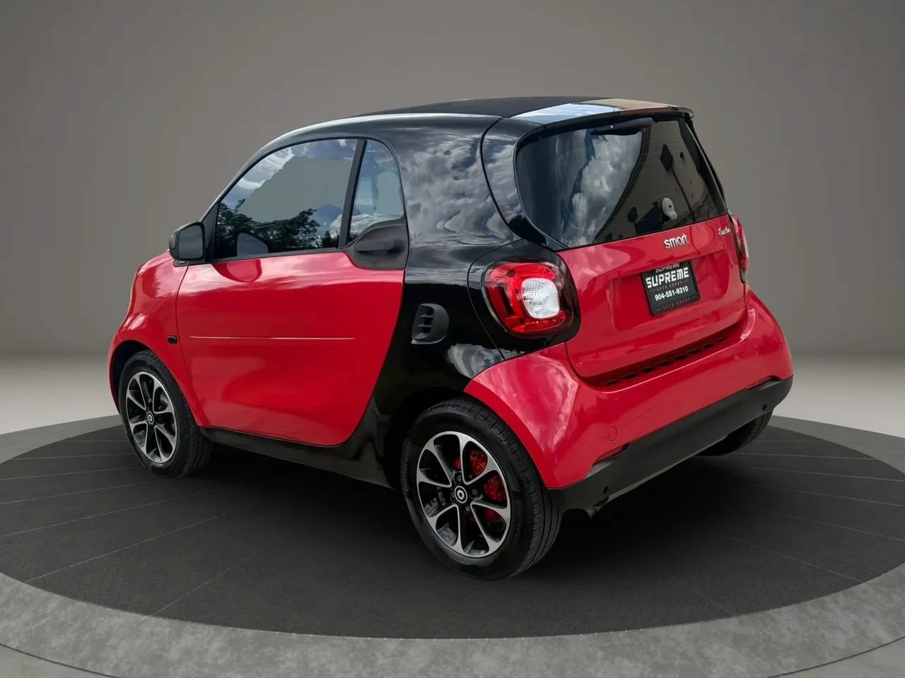 Used 2017 smart fortwo passion RWD image 5