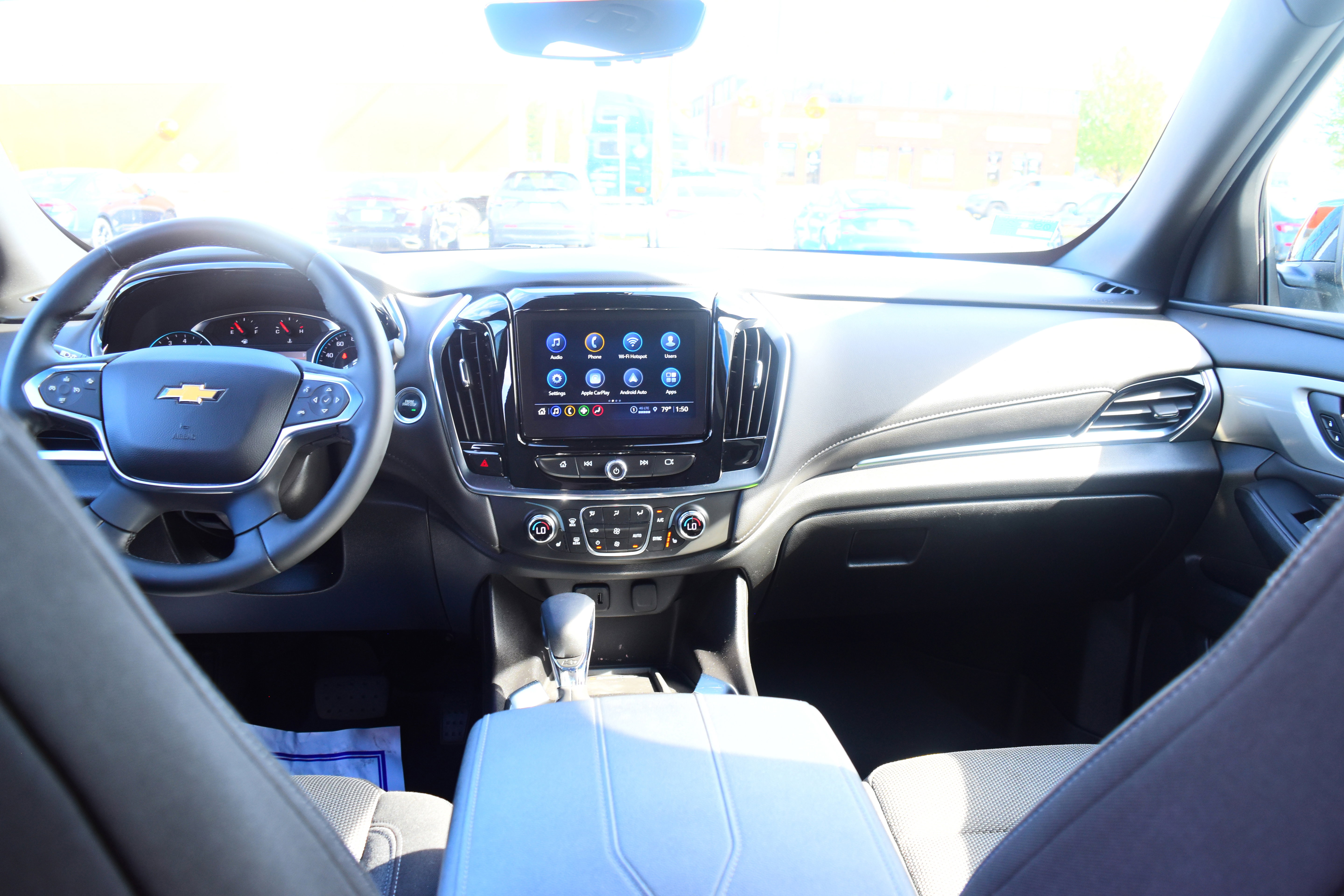 Used 2023 Chevrolet Traverse LT w/ Rear Camera Mirror Package image 31