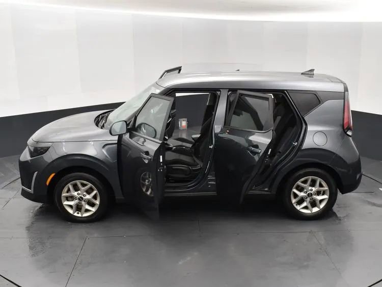 Used 2023 Kia Soul LX w/ LX Technology Package image 7