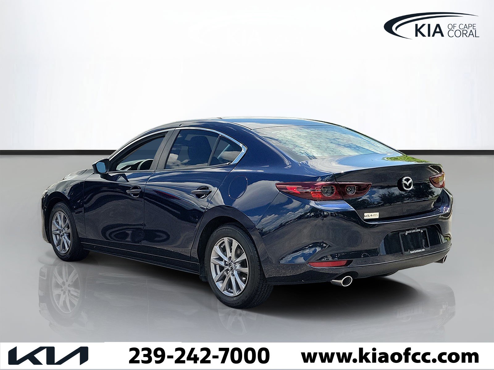 Used 2020 MAZDA MAZDA3 Sedan FWD image 4