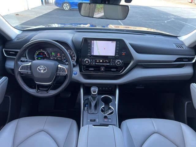 Used 2021 Toyota Highlander XLE AWD/4WD image 14