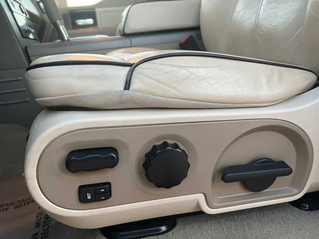 Used 2008 Lincoln Mark LT 4x4 image 16