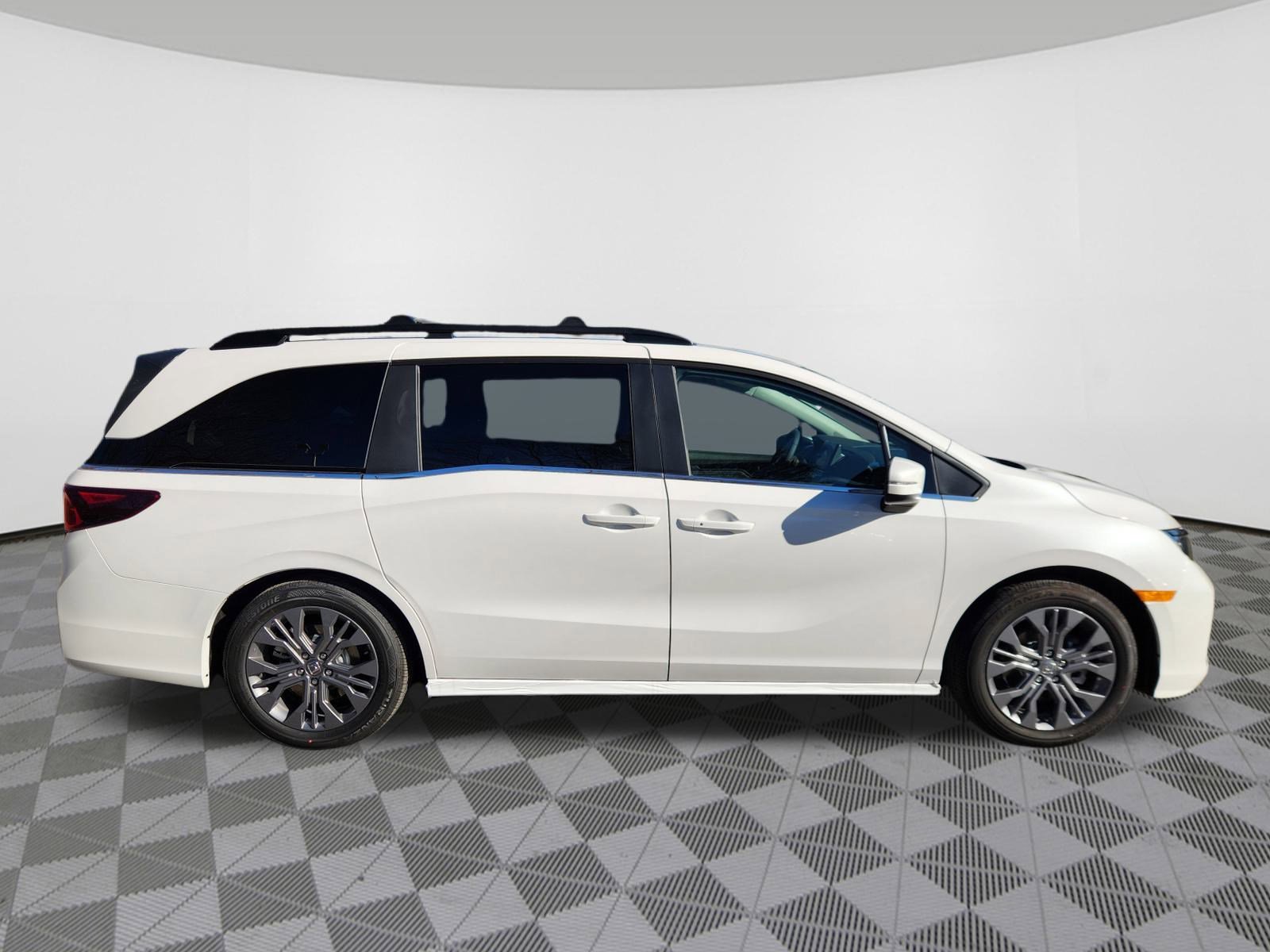 New 2026 Honda Odyssey Touring image 6