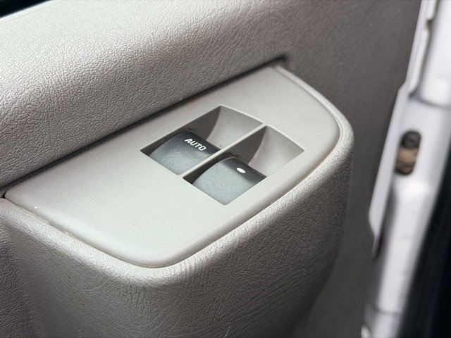 Used 2017 Chevrolet Express 2500 image 12