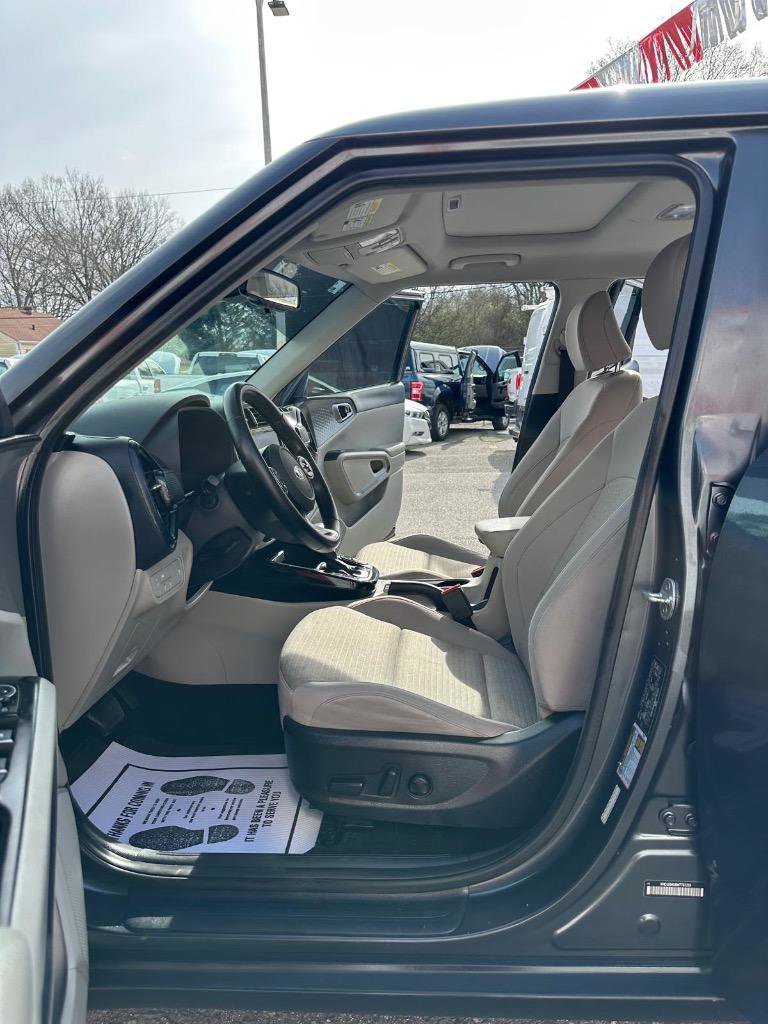 Used 2021 Kia Soul EX FWD image 17