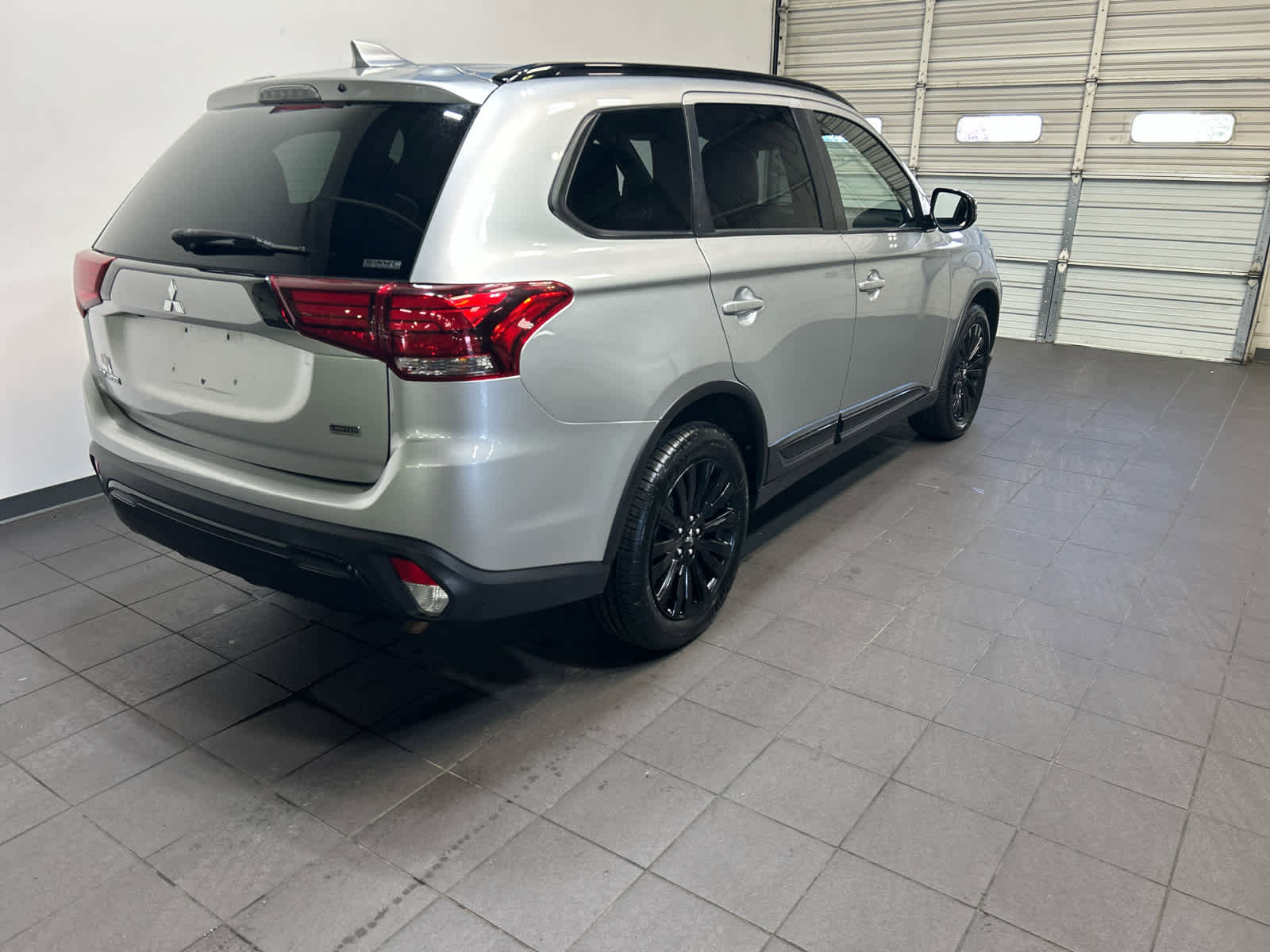 Used 2020 Mitsubishi Outlander LE AWD/4WD image 3