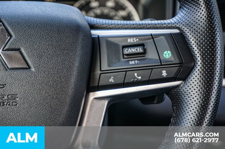 Used 2025 Mitsubishi Outlander SE image 32