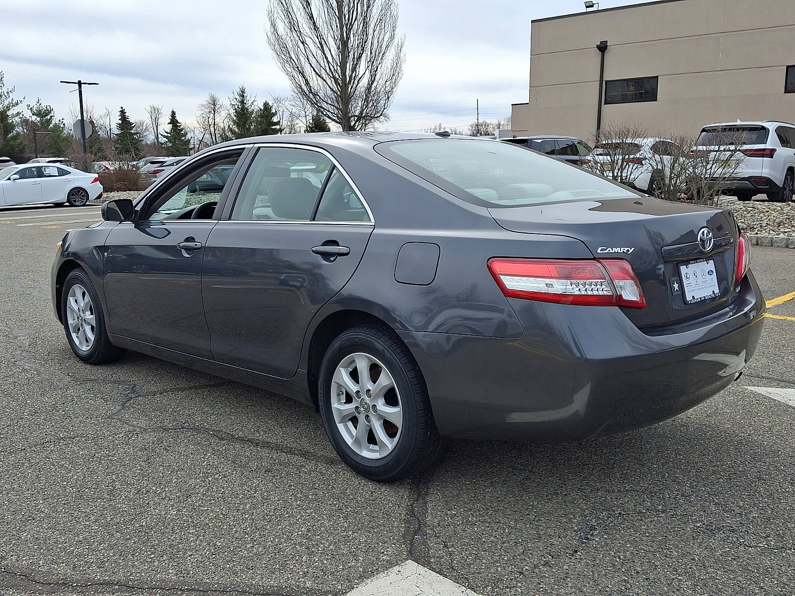 Used 2011 Toyota Camry LE w/ LE Extra-Value Pkg image 4