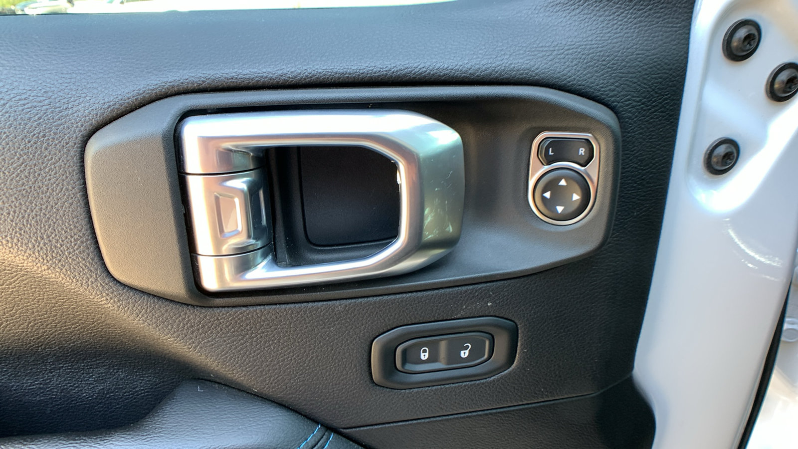 Used 2023 Jeep Wrangler Unlimited Rubicon 4xe w/ Cold Weather Group AWD/4WD image 15