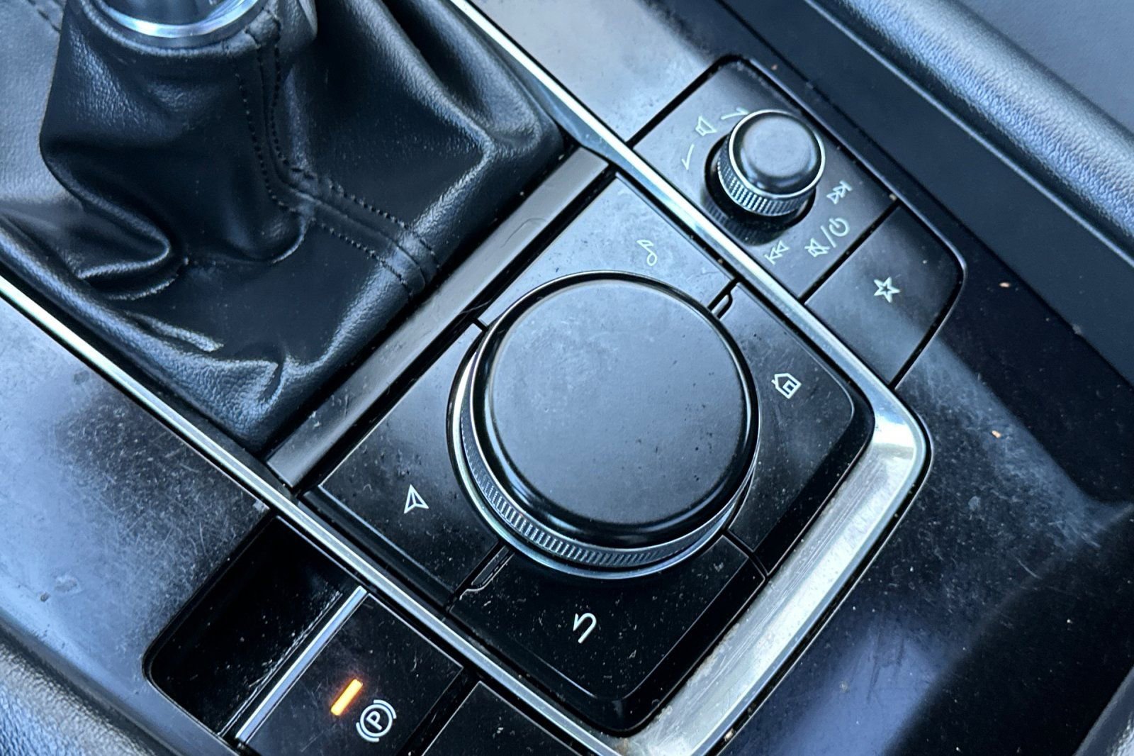 Used 2025 MAZDA MAZDA3 2.5 S Hatchback w/ Premium Pkg image 32