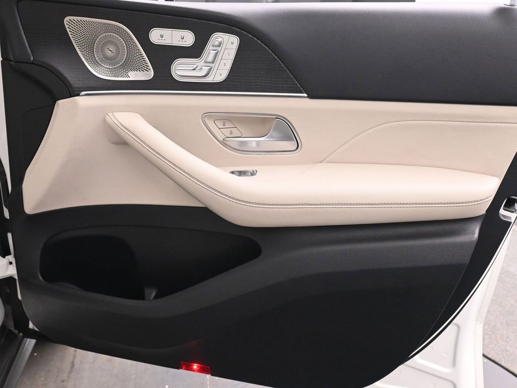 Used 2021 Mercedes-Benz GLS 450 4MATIC image 27